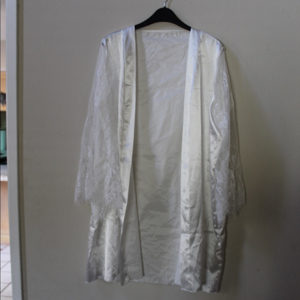 🙌🏽White Satin Robe🙌🏽
